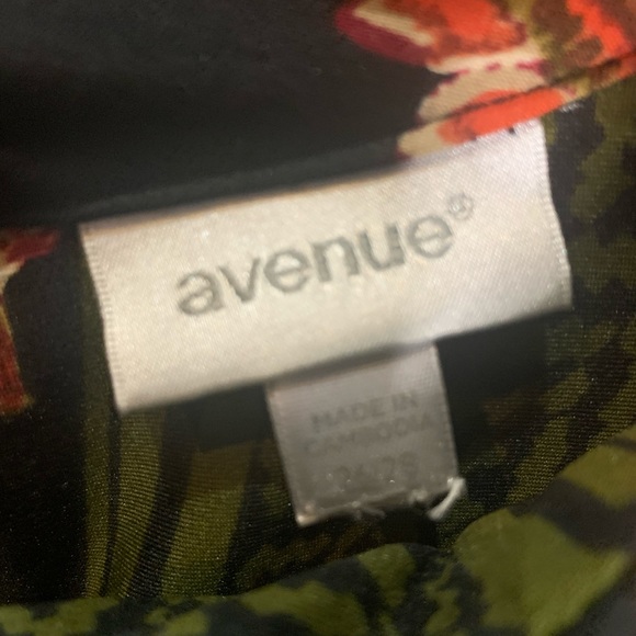 AVENUE Women’s Tunic - Floral long sleeve, Size: 26/28 - Picture 8 of 10